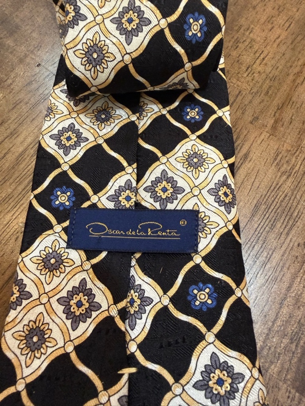 vtg 90s Oscar DeLaRenta Silk Tie Art Black Gold  MobBoss Necktie 4x59 Medallion - Picture 4 of 7